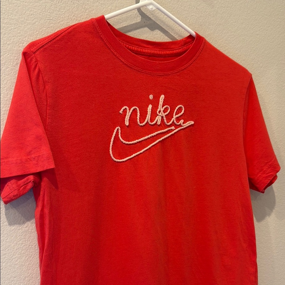 Nike Red Short Sleeve Tee with‎ Iconic Logo Embroidered Size Medium M RARE